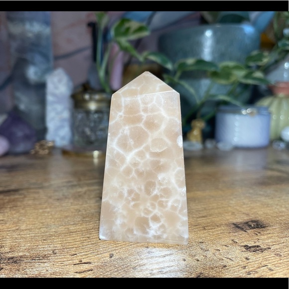 Honeycomb calcite tower - extremely rare! - Picture 2 of 3